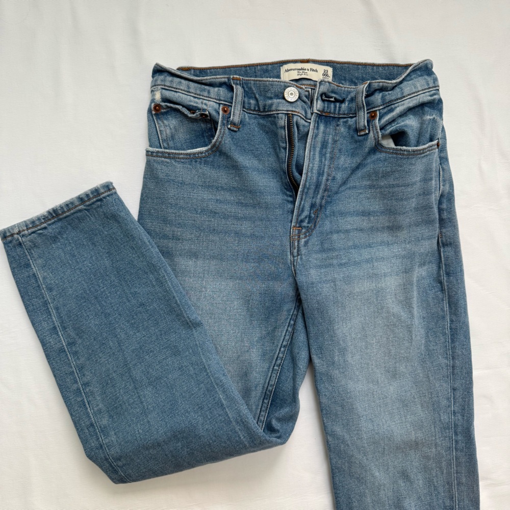 Mom Fit Abercrombie Jeans Short Length
